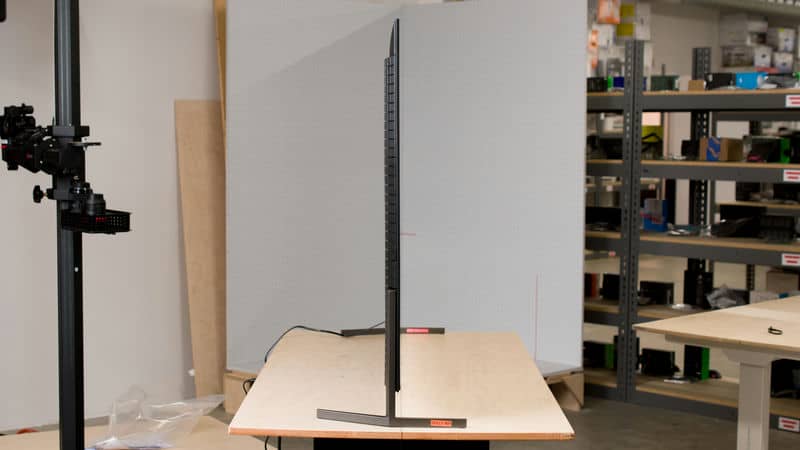 ضخامت کلی و نمای بغل در تلویزیون سونی 65XR80M2 سایز 65 اینچ سال 2025 - سایت دبی کوچولو