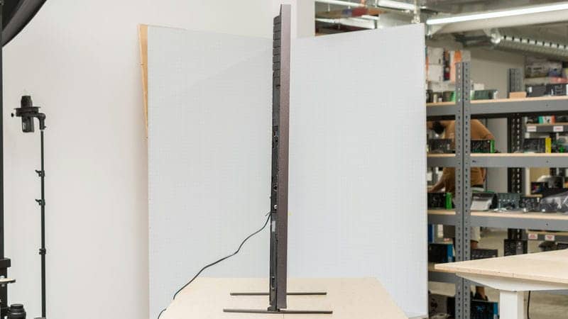 ضخامت کلی در طراحی نمای تلویزیون QLED مینی ال ای دی سونی 65XR90 سایز 65 اینچ سال 2024 - سایت دبی کوچولو