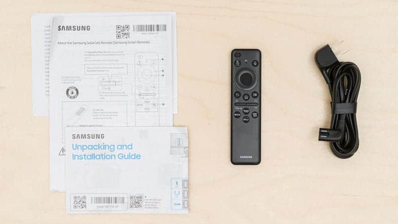 لوازم جانبی و ریموت کنترل و کابل برق در تلویزیون QLED سامسونگ 75Q80D سایز 75 اینچ سال 2024 - سایت دبی کوچولو