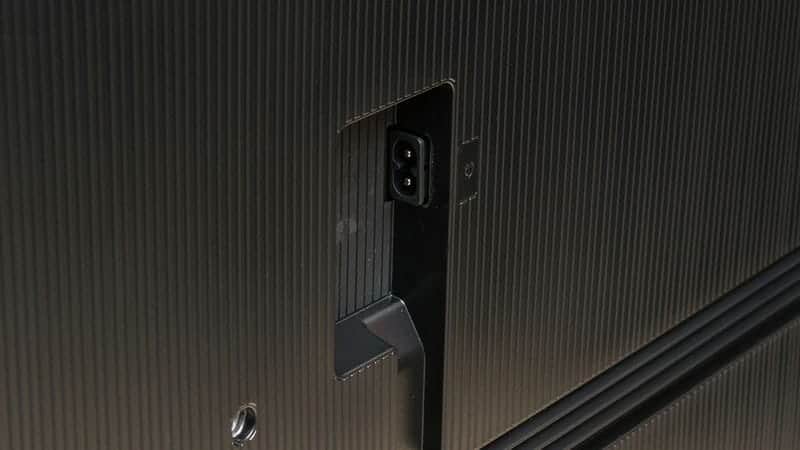 پورت ورودی برق در تلویزیون NEO QLED سامسونگ 75QN85D سایز 75 اینچ سال 2024 - سایت دبی کوچولو