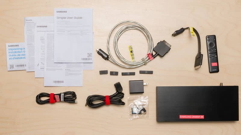 کل لوازم جانبی و ریموت کنترل و دفترچه راهنما و وان کانکت همراه با تلویزیون NEO QLED سامسونگ 75QN990F سایز 75 اینچ سال 2025 - سایت دبی کوچولو