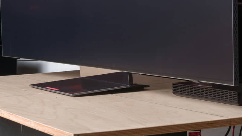 عکس واقعی از پایه وسط تلویزیون NEO QLED سامسونگ 75QN990F سایز 75 اینچ سال 2025 - سایت دبی کوچولو