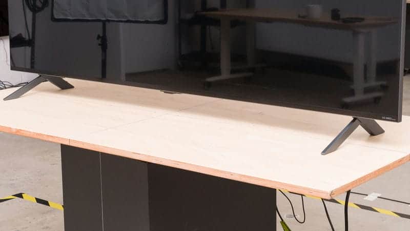 طراحی پایه های دو طرف در تلویزیون QNED مینی ال ای دی ال جی 75QNED90 سایز 75 اینچ سال 2024 - سایت دبی کوچولو