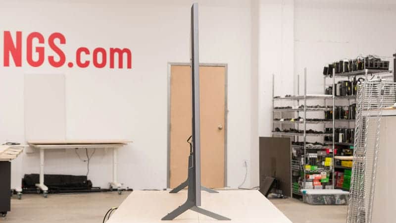 ضخامت کلی در طراحی نمای بغل تلویزیون QNED مینی ال ای دی ال جی 75QNED90 سایز 75 اینچ سال 2024 - سایت دبی کوچولو