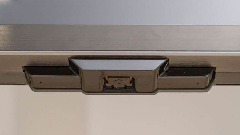 دکمه ی پاور در لبه ی پایینی تلویزیون QNED مینی ال ای دی ال جی 75QNED90 سایز 75 اینچ سال 2024 - سایت دبی کوچولو