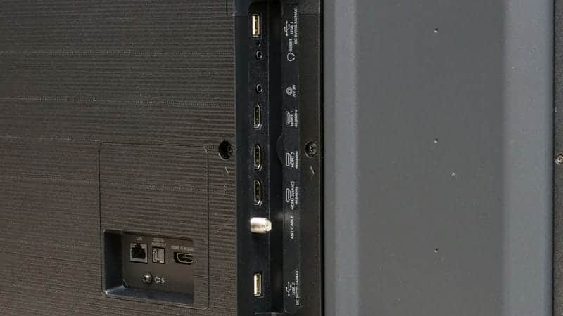 پورت های ورودی و خروجی HDMI و USB و گیرنده رسیور ماهواره و دیجیتال در تلویزیون ULED هایسنس 75U6N سایز 75 اینچ سال 2024 - سایت دبی کوچولو