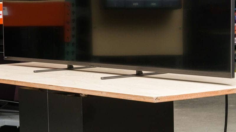 پایه های دو شاخه در تلویزیون QLED مینی ال ای دی سونی 75XR70 سایز 75 اینچ سال 2024 - سایت دبی کوچولو