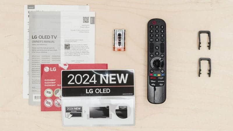 دفترچه راهنما و ریموت کنترل و لوازم جانبی همراه با تلویزیون OLED ال جی 77B4 سایز 77 اینچ سال 2024 - سایت دبی کوچولو