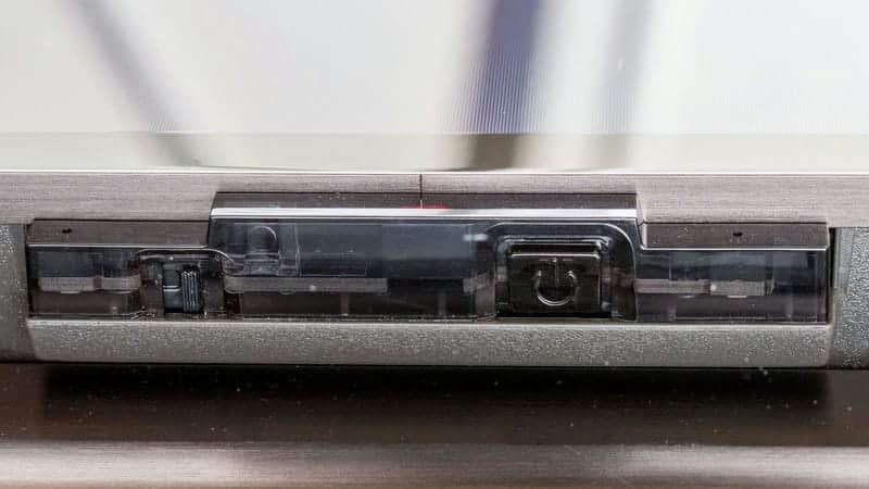 دکمه ی پاور در لبه ی زیر تلویزیون OLED ال جی 77C4 سایز 77 اینچ سال 2024 - سایت دبی کوچولو