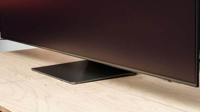 پایه وسط در تلویزیون OLED سامسونگ 77S95D سایز 77 اینچ سال 2024 - سایت دبی کوچولو