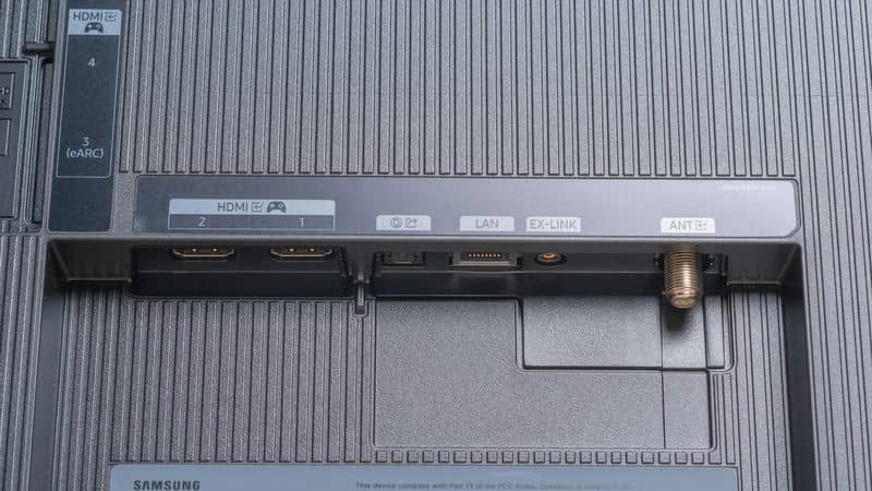 پورت های HDMI و USB در پشت تلویزیون سامسونگ 83S85F سایز 83 اینچ سال 2025 - سایت دبی کوچولو