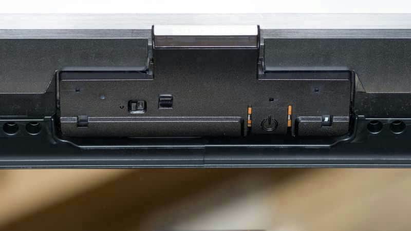 دکمه ی پاور در لبه پایینی تلویزیون NEO QLED سامسونگ 85QN80F سایز 85 اینچ سال 2025 - سایت دبی کوچولو