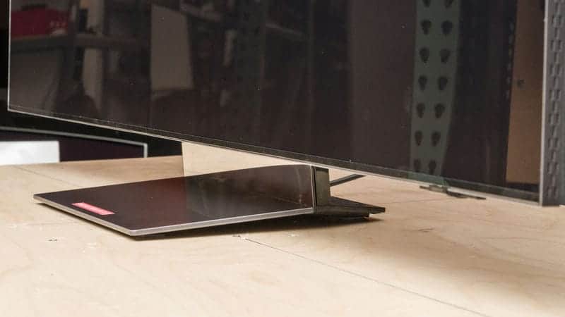 طراحی پایه وسط در تلویزیون NEO QLED سامسونگ 85QN900D سایز 85 اینچ سال 2024 - سایت دبی کوچولو