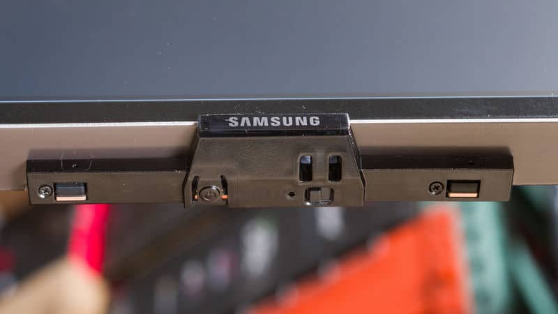 دکمه ی پاور و برند سامسونگ در تلویزیون NEO QLED سامسونگ 85QN990F سایز 85 اینچ سال 2025 - سایت دبی کوچولو