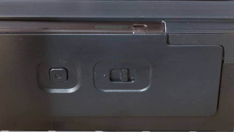 دکمه ی پاور در لبه پایینی تلویزیون LED سونی 85XR50 سایز 85 اینچ سال 2024 - سایت دبی کوچولو