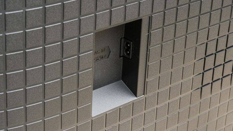 ورودی کابل برق در تلویزیون QLED مینی ال ای دی سونی 85XR70 سایز 85 اینچ سال 2024 - سایت دبی کوچولو