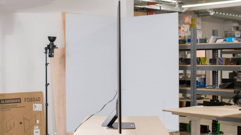 ضخامت کلی در طراحی نمای بغل تلویزیون NEO QLED سامسونگ 85QN90F سایز 85 اینچ سال 2025 - سایت دبی کوچولو