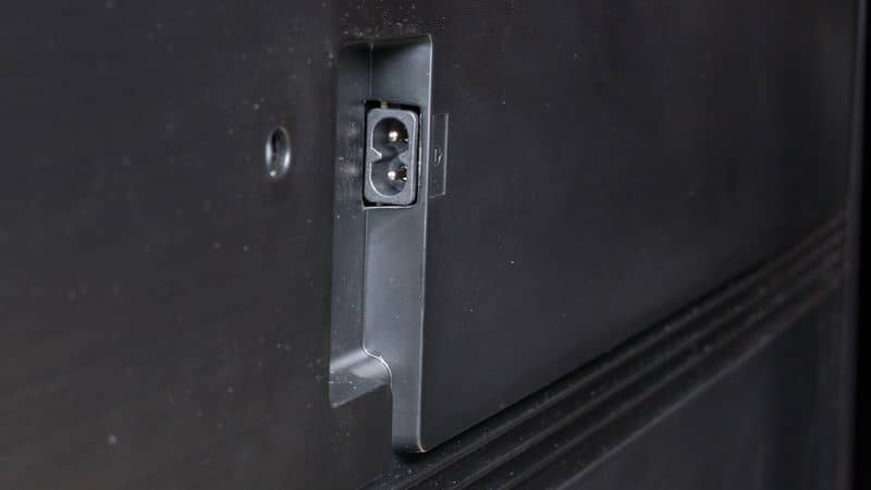 پورت ورودی برق تلویزیون NEO QLED سامسونگ 98QN90F سایز 98 اینچ سال 2025 - سایت دبی کوچولو