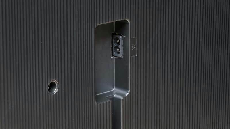 پورت ورودی برق تلویزیون NEO QLED سامسونگ QN80F سال 2025 - سایت دبی کوچولو