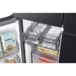 نمای بخش یخساز اتومات در یخچال فریزر ساید بای ساید سامسونگ RF71 کد RF71DG9H0EB1A ساخت کره مونتاژ کره 29 فوت رنگ دودی سال 2024 - سایت دبی کوچولو